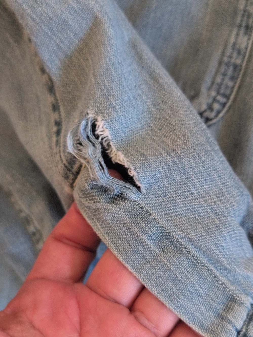 Men's XL Uniqlo Slim Fit Denim Shirt - Picture 3 of 5